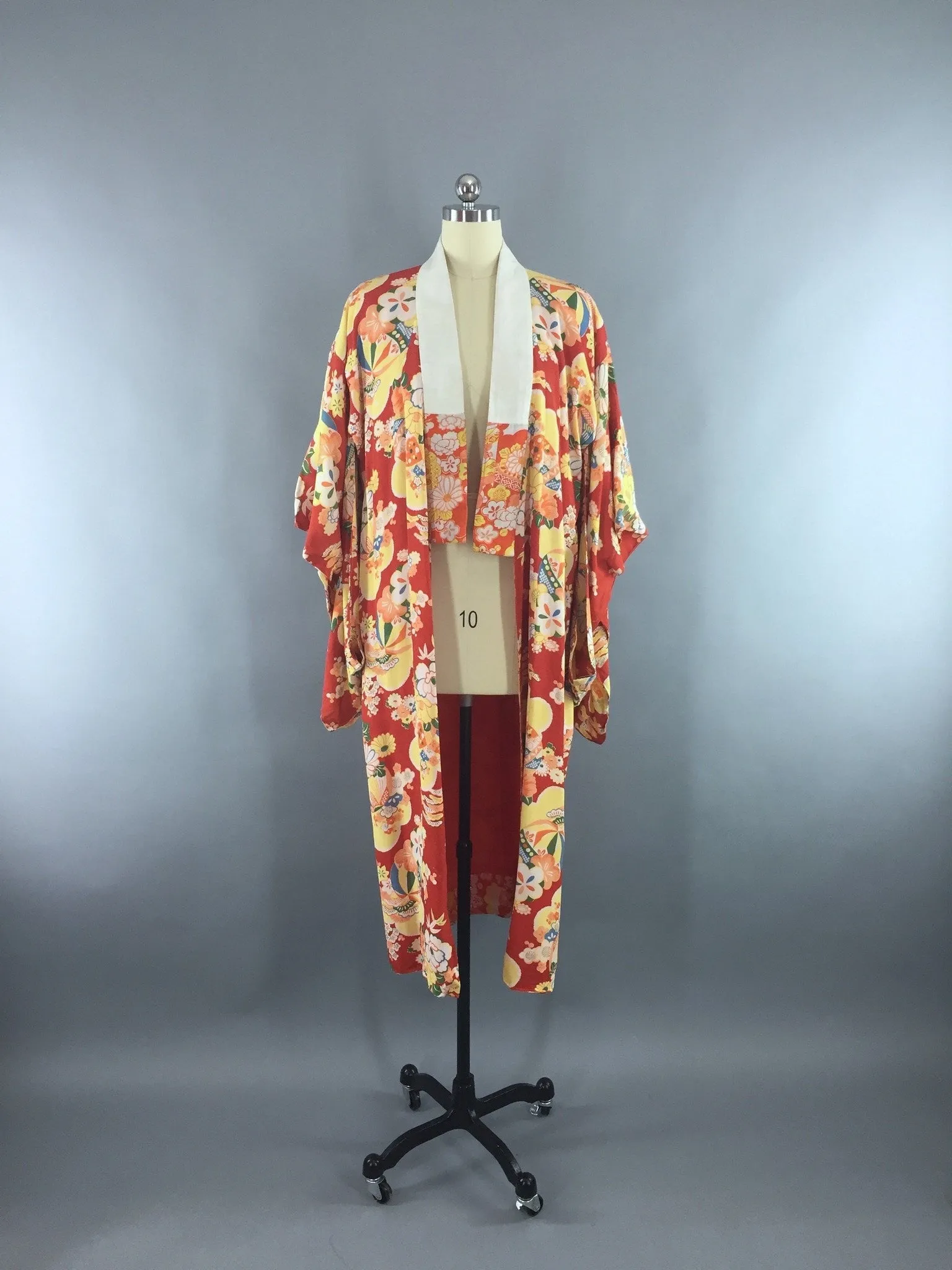 1920s Vintage Silk Kimono Robe Juban with Orange and Yellow Floral Novelty Print