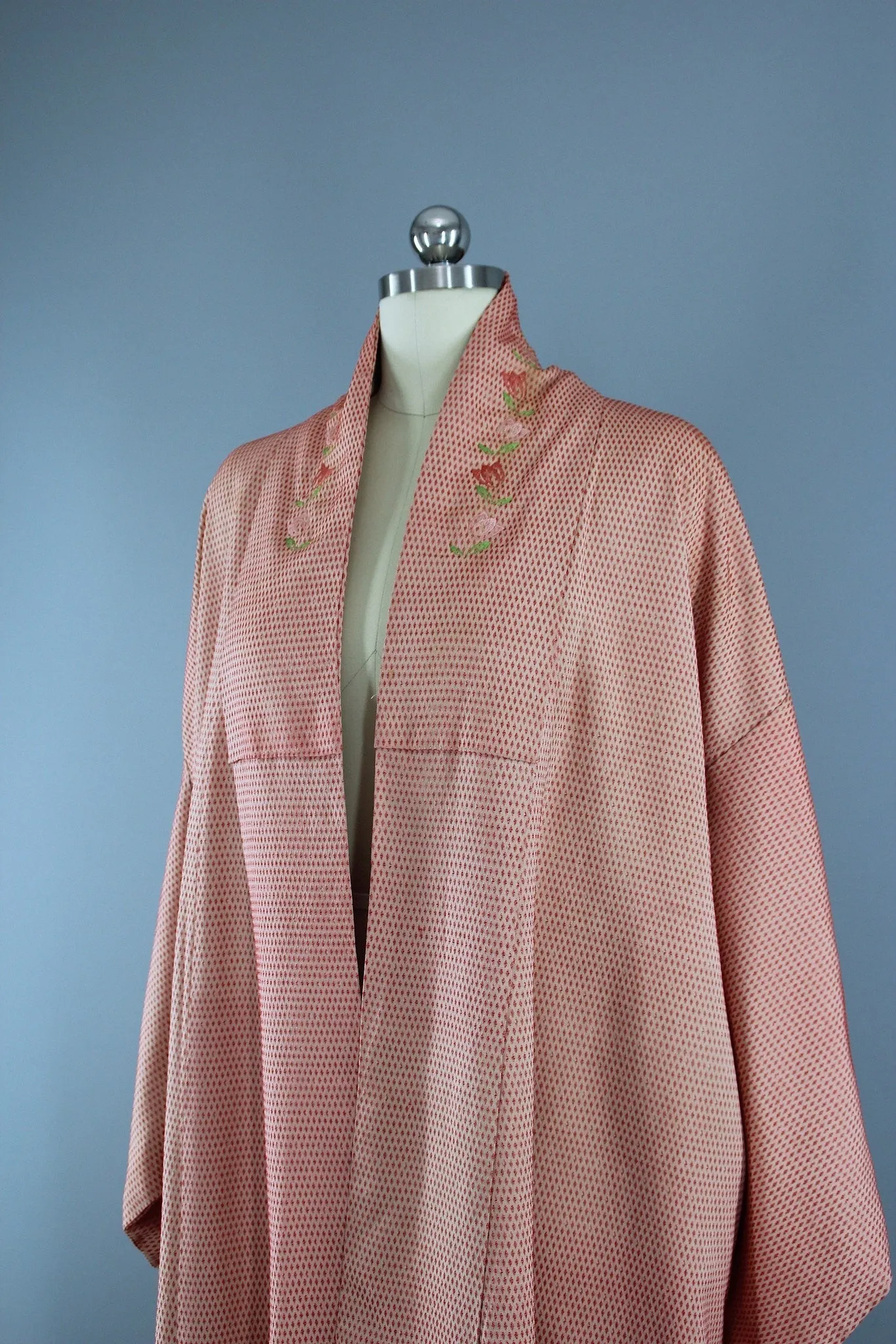 1950s Vintage Silk Kimono Robe  / Tulips Floral Embroidery / Salmon Pink