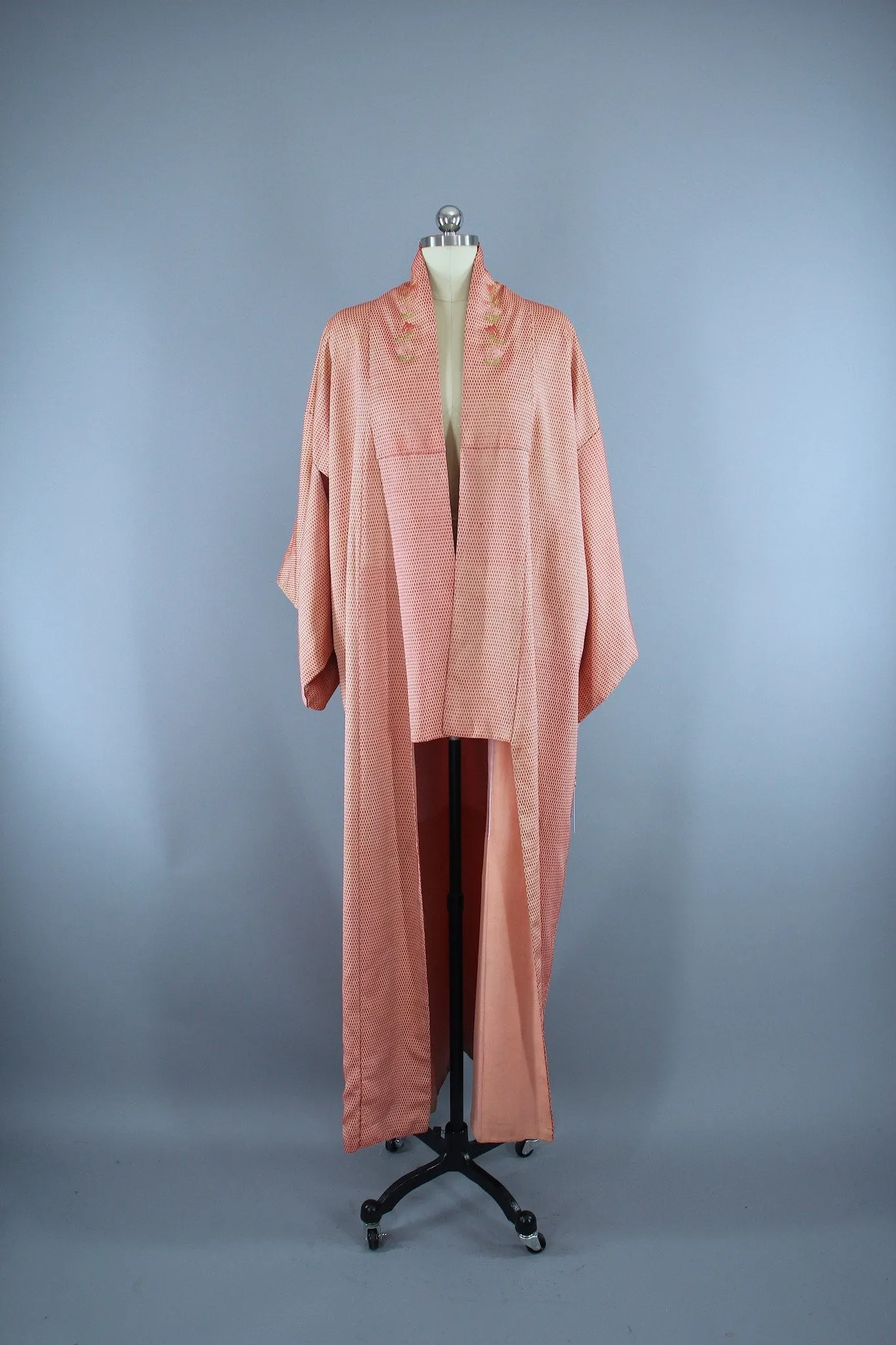 1950s Vintage Silk Kimono Robe  / Tulips Floral Embroidery / Salmon Pink