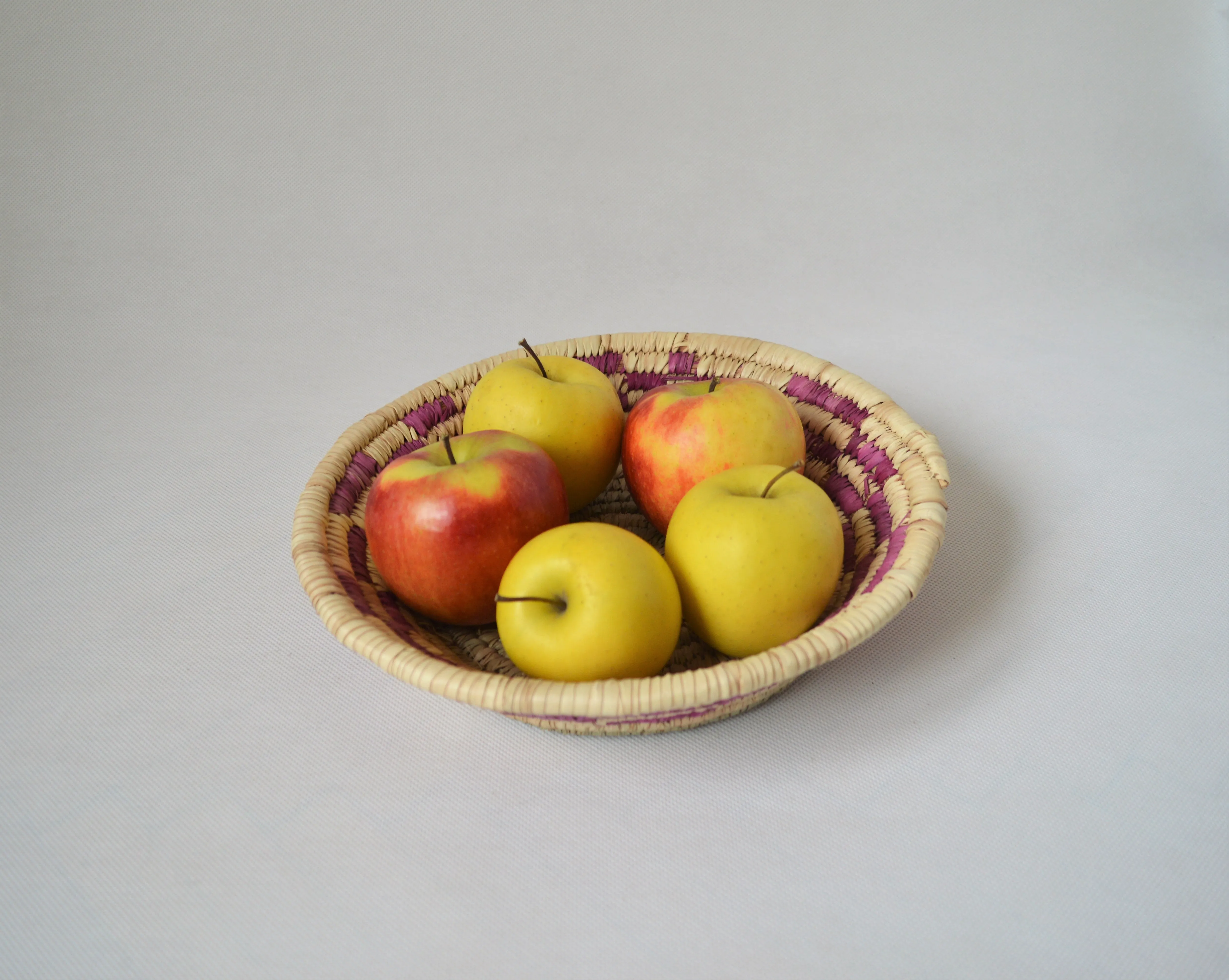 Round serving platter natural straw, Purple woven basket checker pattern