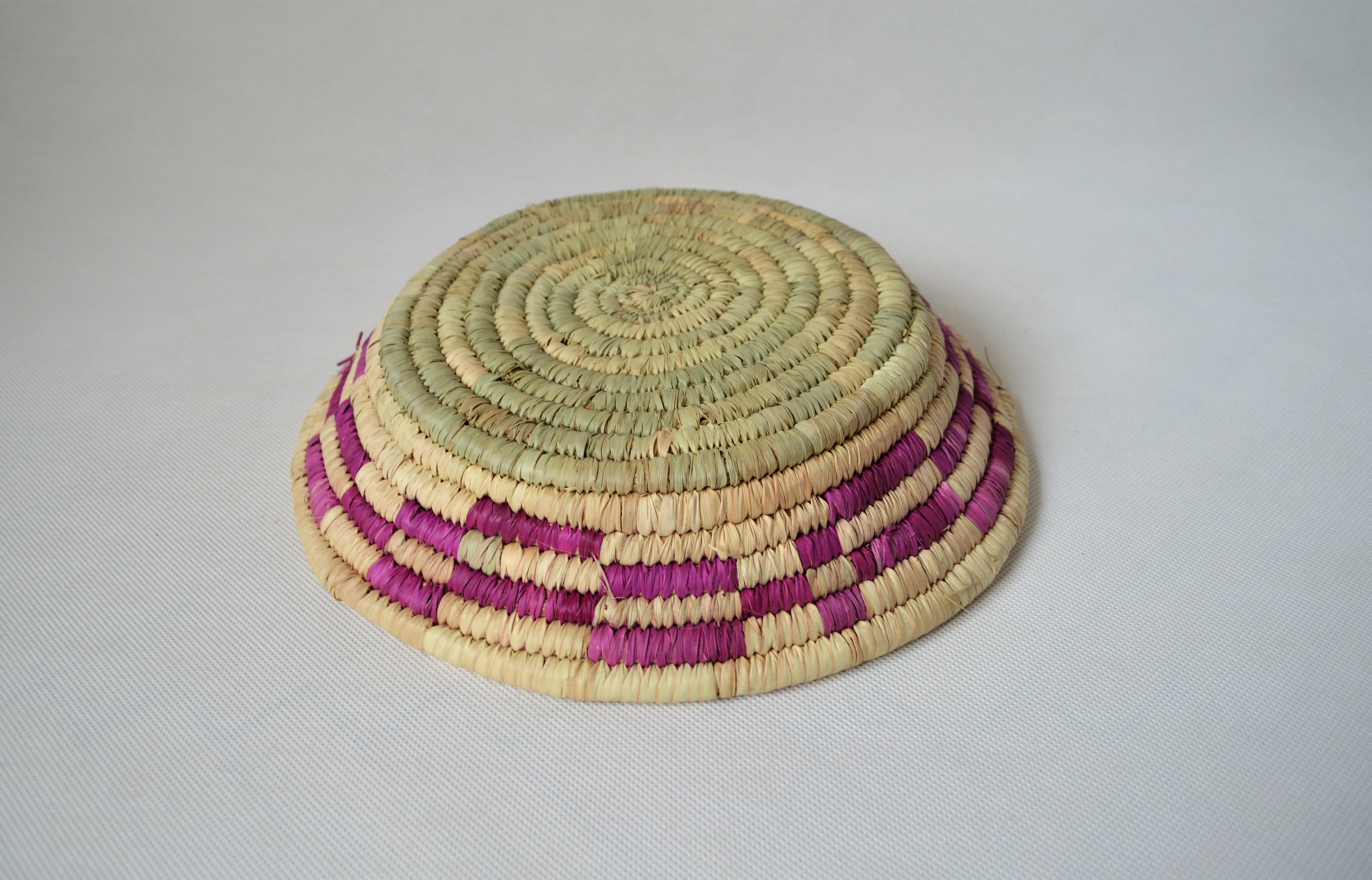 Round serving platter natural straw, Purple woven basket checker pattern